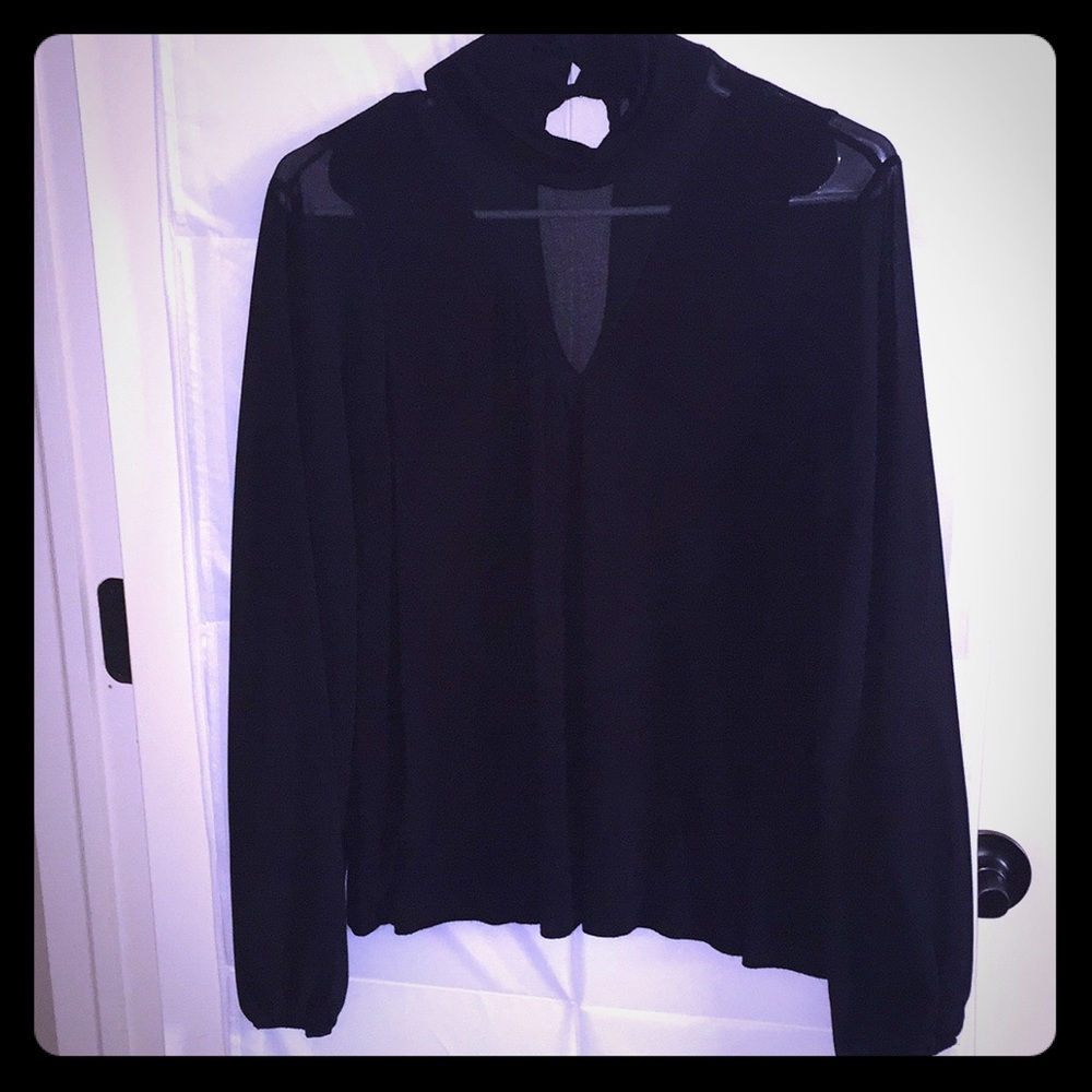 En Elly black sheer v high neck blouse